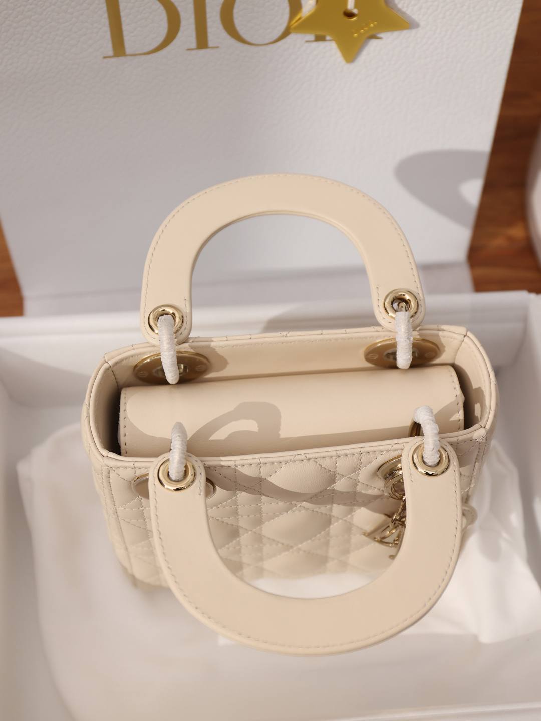 Shebag Super replica Lady Dior bag in beige review(Oct 2025 updated)-Umgangatho ogqwesileyo woMgangatho weFake weLouis Vuitton kwiVenkile ye-Intanethi, ibhegi yomyili weReplica ru