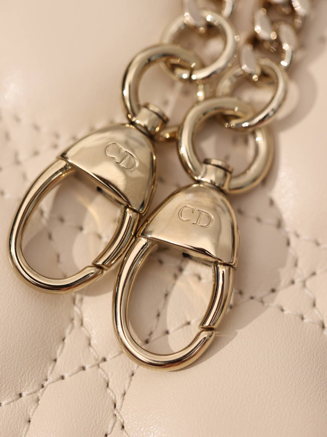 Shebag Super replica Lady Dior bag in beige review(Oct 2025 updated)-Umgangatho ogqwesileyo woMgangatho weFake weLouis Vuitton kwiVenkile ye-Intanethi, ibhegi yomyili weReplica ru