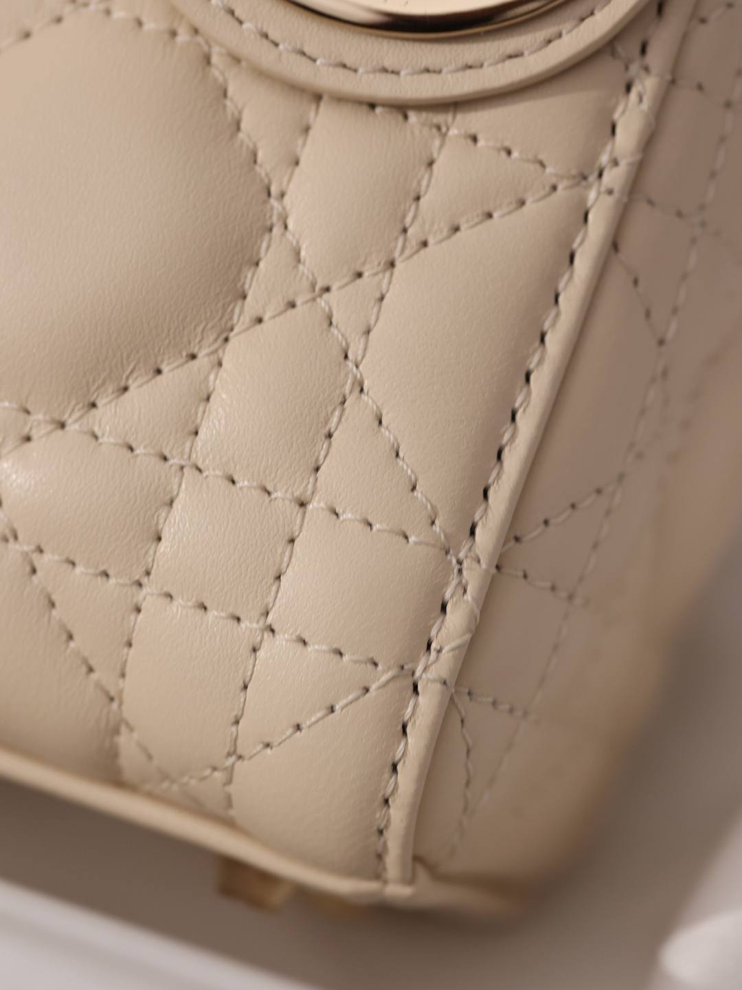 Shebag Super replica Lady Dior bag in beige review(Oct 2025 updated)-Umgangatho ogqwesileyo woMgangatho weFake weLouis Vuitton kwiVenkile ye-Intanethi, ibhegi yomyili weReplica ru