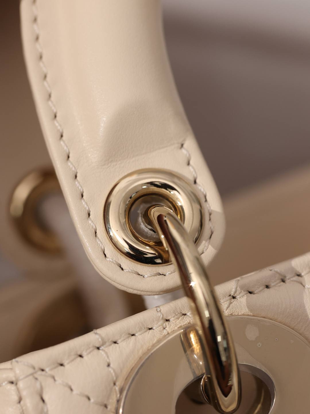 Shebag Super replica Lady Dior bag in beige review(Oct 2025 updated)-Umgangatho ogqwesileyo woMgangatho weFake weLouis Vuitton kwiVenkile ye-Intanethi, ibhegi yomyili weReplica ru