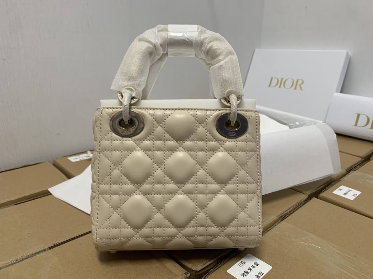 Shebag Super replica Lady Dior bag in beige review(Oct 2025 updated)-Umgangatho ogqwesileyo woMgangatho weFake weLouis Vuitton kwiVenkile ye-Intanethi, ibhegi yomyili weReplica ru
