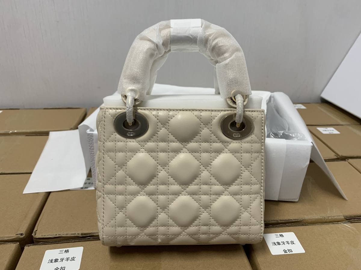Shebag Super replica Lady Dior bag in beige review(Oct 2025 updated)-Umgangatho ogqwesileyo woMgangatho weFake weLouis Vuitton kwiVenkile ye-Intanethi, ibhegi yomyili weReplica ru