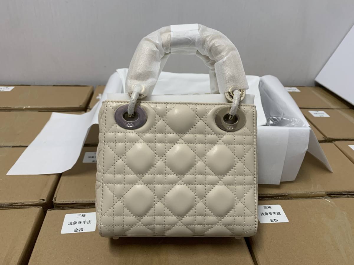 Shebag Super replica Lady Dior bag in beige review(Oct 2025 updated)-Umgangatho ogqwesileyo woMgangatho weFake weLouis Vuitton kwiVenkile ye-Intanethi, ibhegi yomyili weReplica ru