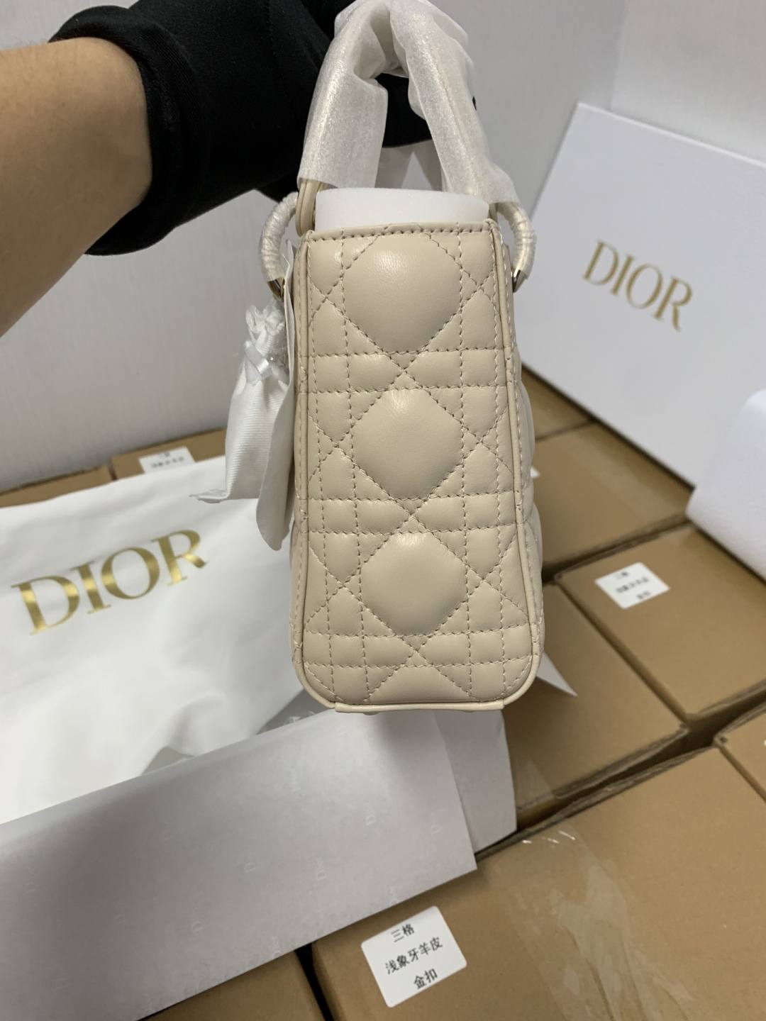 Shebag Super replica Lady Dior bag in beige review(Oct 2025 updated)-Umgangatho ogqwesileyo woMgangatho weFake weLouis Vuitton kwiVenkile ye-Intanethi, ibhegi yomyili weReplica ru