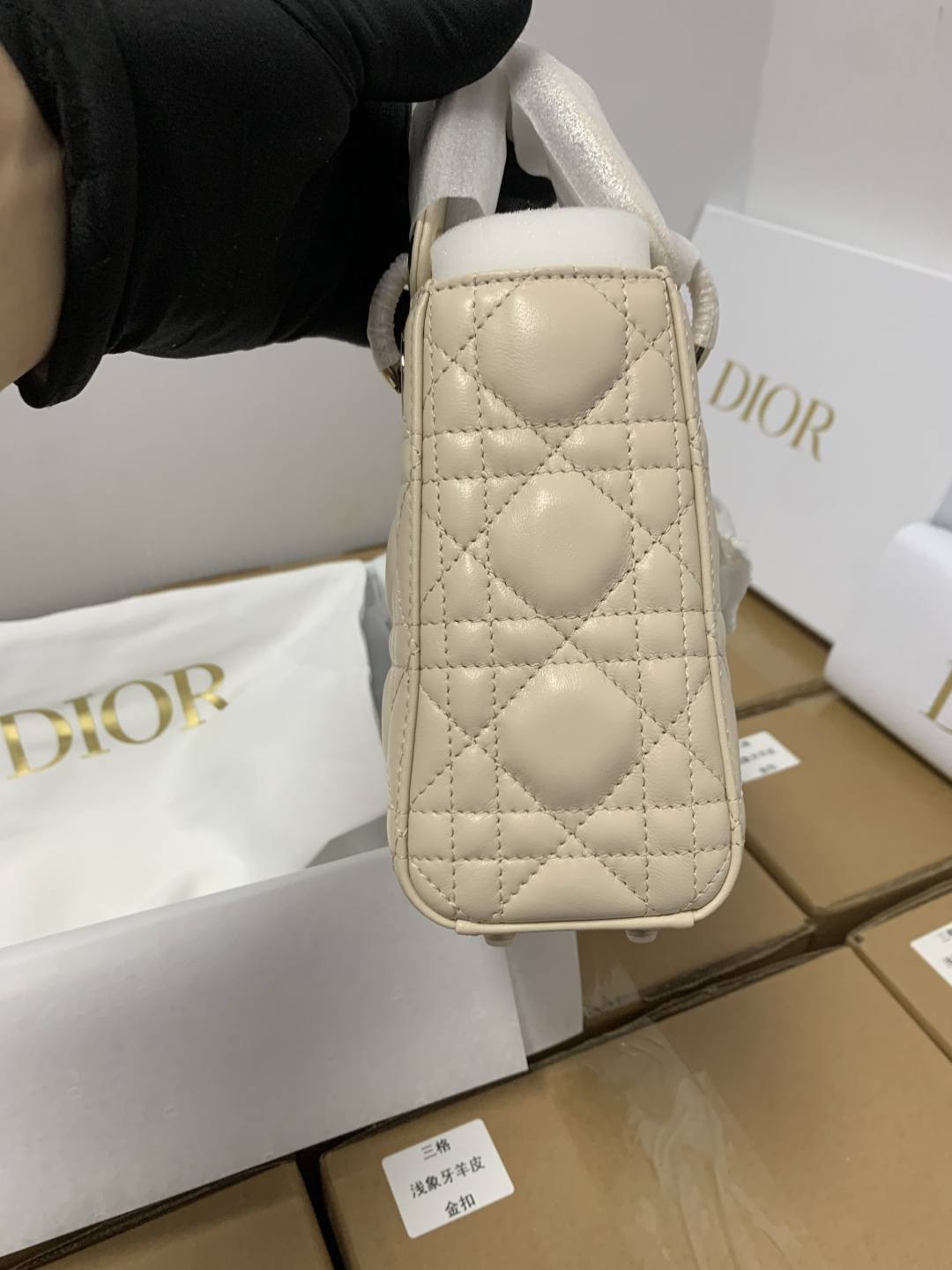 Shebag Super replica Lady Dior bag in beige review(Oct 2025 updated)-Umgangatho ogqwesileyo woMgangatho weFake weLouis Vuitton kwiVenkile ye-Intanethi, ibhegi yomyili weReplica ru