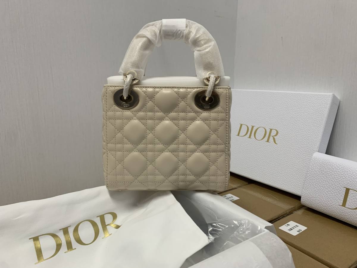 Shebag Super replica Lady Dior bag in beige review(Oct 2025 updated)-Umgangatho ogqwesileyo woMgangatho weFake weLouis Vuitton kwiVenkile ye-Intanethi, ibhegi yomyili weReplica ru
