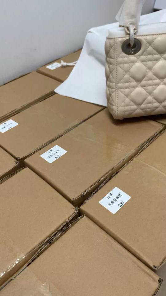 Shebag Super replica Lady Dior bag in beige review(Oct 2025 updated)-Umgangatho ogqwesileyo woMgangatho weFake weLouis Vuitton kwiVenkile ye-Intanethi, ibhegi yomyili weReplica ru