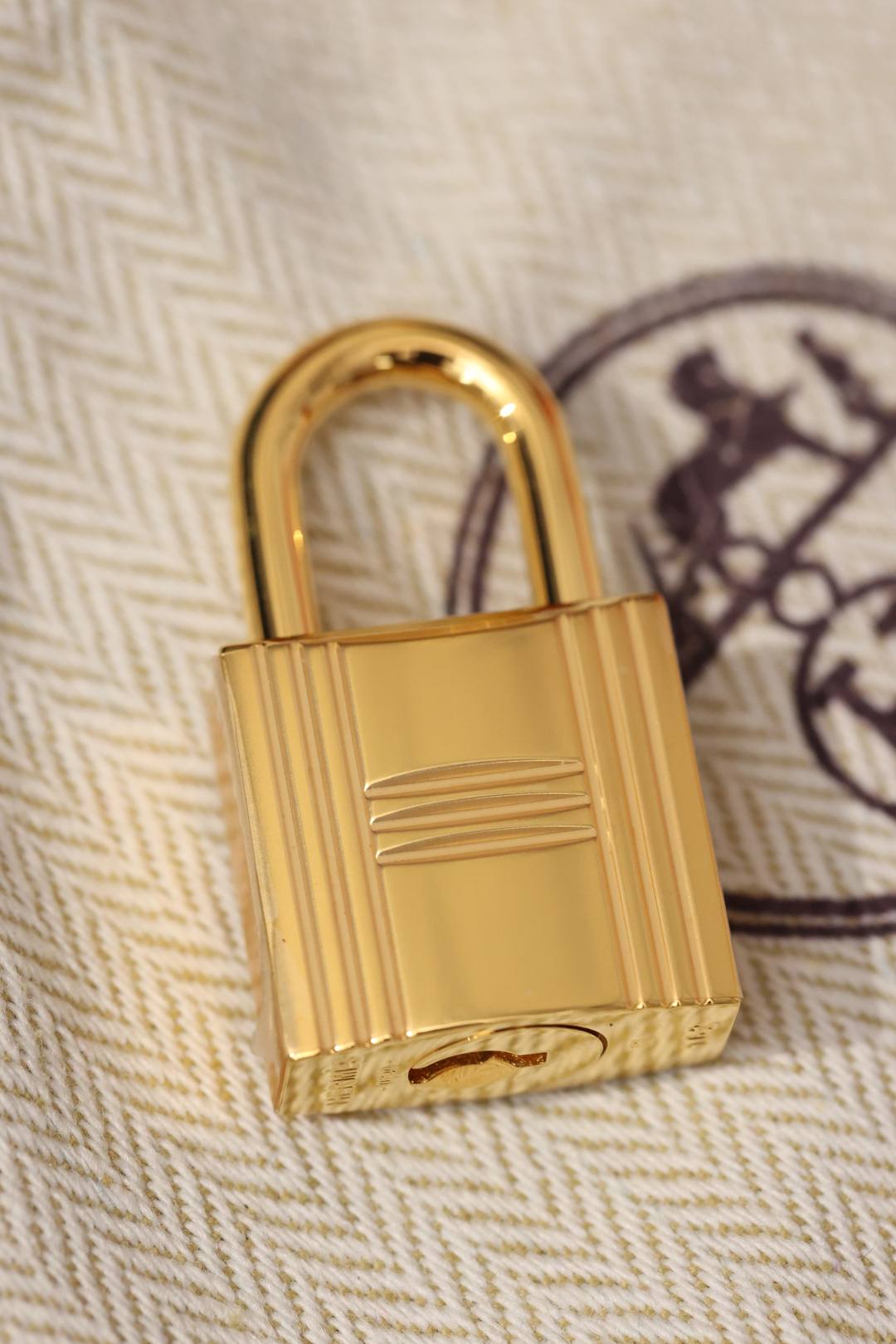 Shebag fully handmade Hermes Kelly 25 bag in grey Epsom(Nov 2025 updated)-Best Quality Fake Louis Vuitton Bag Online Store, Replica designer bag ru Shebag fully handmade Hermes Kelly 25 bag in grey Epsom(Nov 2025 updated)-Best Quality Fake Louis Vuitton Bag Online Store, Replica designer bag ru