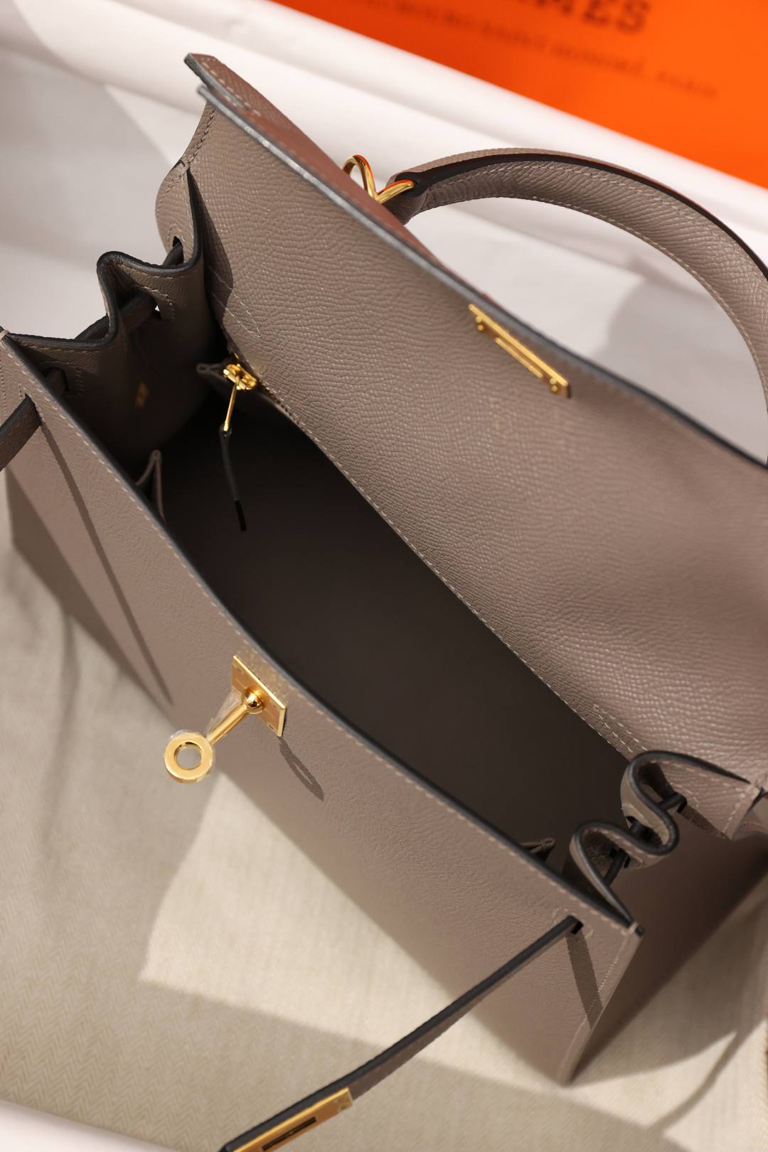 Shebag fully handmade Hermes Kelly 25 bag in grey Epsom(Nov 2025 updated)-Best Quality Fake Louis Vuitton Bag Online Store, Replica designer bag ru Shebag fully handmade Hermes Kelly 25 bag in grey Epsom(Nov 2025 updated)-Best Quality Fake Louis Vuitton Bag Online Store, Replica designer bag ru